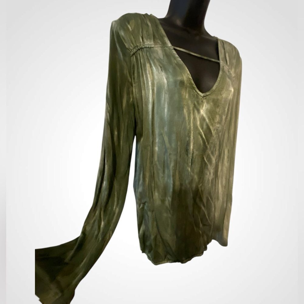 XCVI | women’s XCVI silky blouse green tie-dye v-neck high low hem NWOT size M - Picture 8 of 11